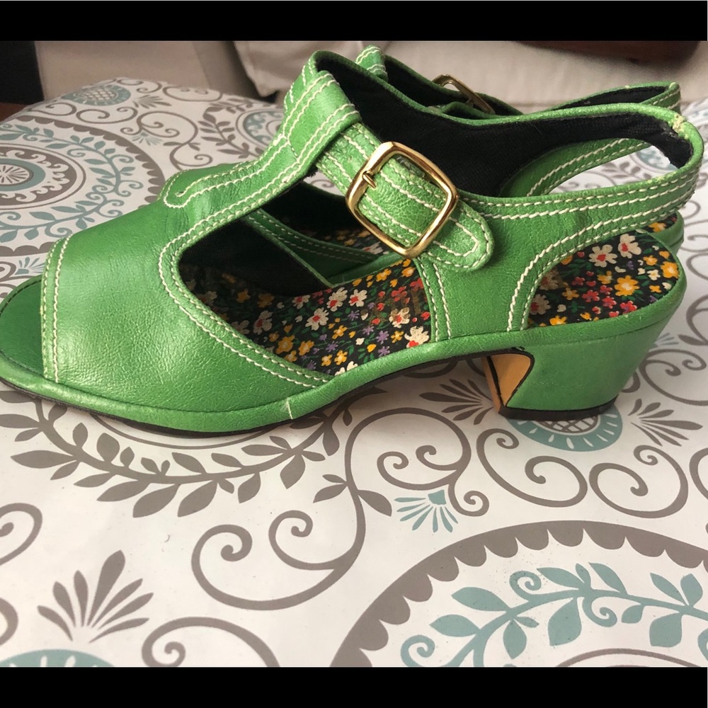 Vintage green open toed sandals -size 51/2